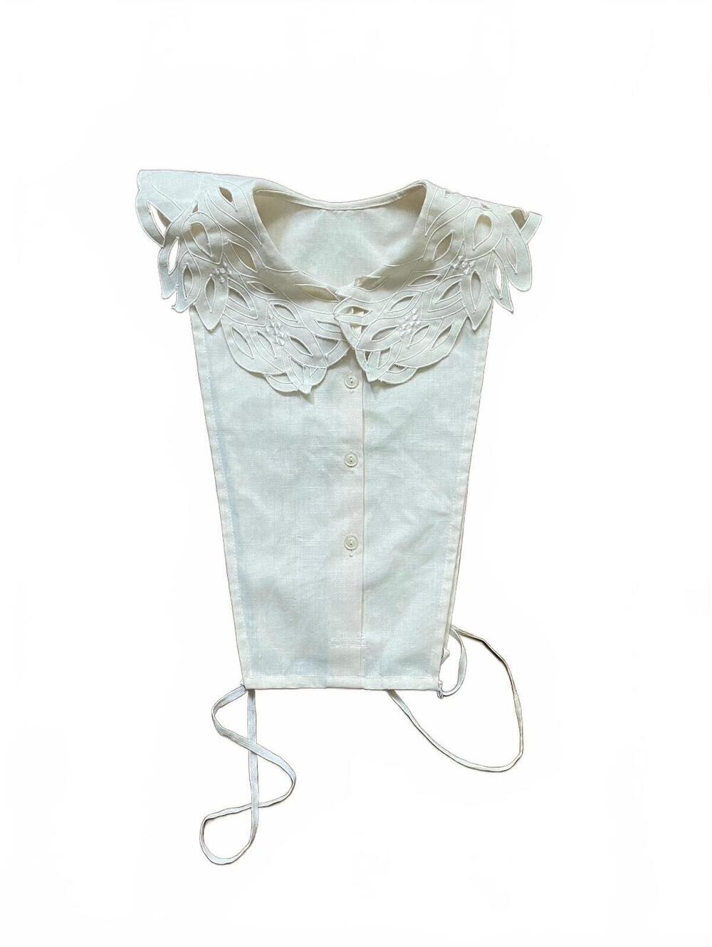 Vintage Cream Embroidered Detachable Collar with Button Closure